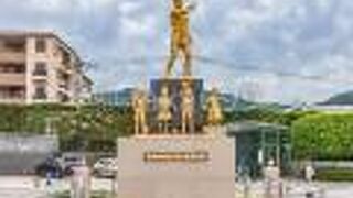 この像がここに立っている意義は理解できます。