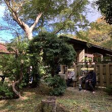 待っているお客さんたち…１０人くらい いました