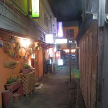 路地・横丁と言われるこの狭さが好い！