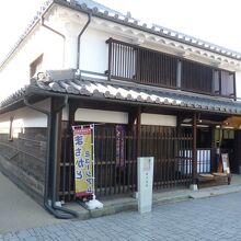 新しく修復された工楽松右衛門宅