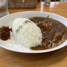 ホタテカレー。スパイスが効いて美味しかったです。