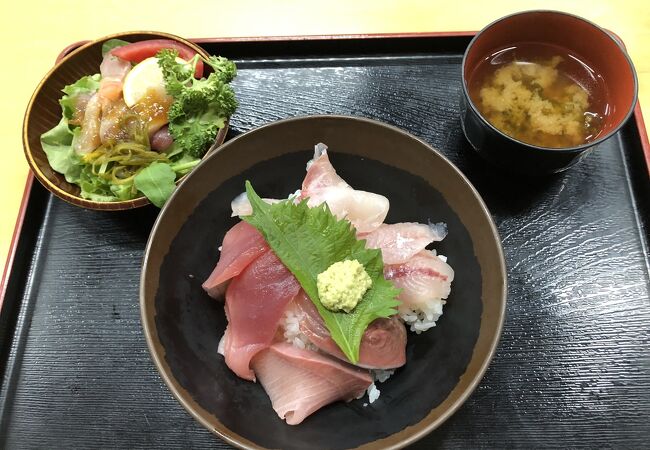 海鮮丼に満足