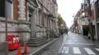 洋館や木造建築が点在しています