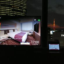 部屋テレビとライトアップの東京タワー１７００時