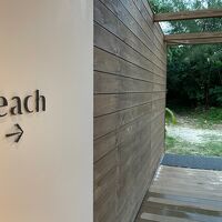 ビーチへ降りる通路