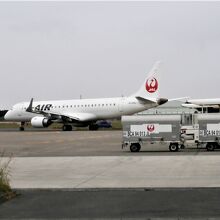 東京・羽田行きのE190