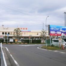 空港ゲートからの全景