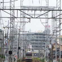 この架線柱の林立光景がレトロ感。