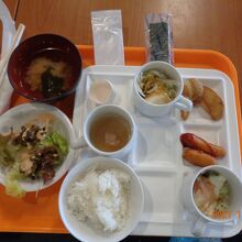 朝5時に起きたので多少多く食べれました、物足りない