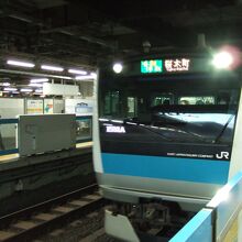 水色の帯の電車です