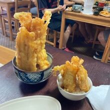 左がミニとり天、右がひと口とり天