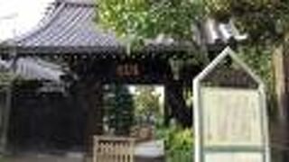 山門に銃弾の痕！