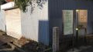 駐車場の片隅に