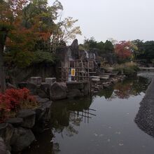 日本庭園風の人工滝