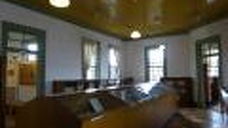 館長の椅子に座れる