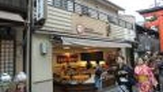 京都を代表する八ツ橋の店の稲荷支店