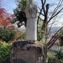 浅野内匠頭の正室である阿久利姫像です