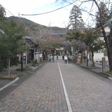 門前街通りを抜け「谷汲山 華巌寺」は間近です。