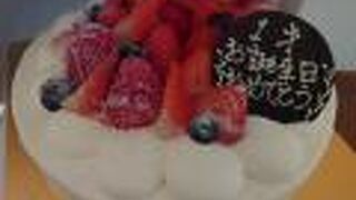 ホールケーキは都会のケーキ顔負け？？