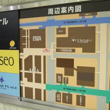 地下鉄の間にあり、とてもアクセスが便利です。