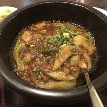この茄子の炒め物、美味しいです