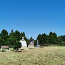 アダム荒川の記念広場 