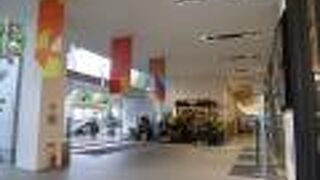 紀伊国屋があります。