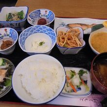 朝食　典型的な和朝食