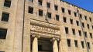 重厚な銀行建築