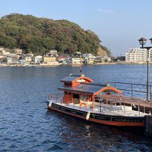西浦賀に停泊する渡し船