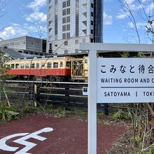 五井駅東口の高速バス側にあります。