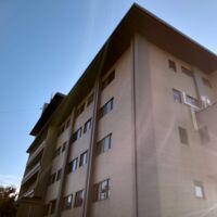 諏訪湖から少し内陸に入った高い場所にあります。