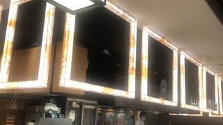 駅から三百歩横丁にある焼きとりの八兵衛で昼飲みしました。