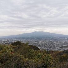 愛鷹山の後ろには富士山が見えるはず・・・
