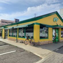 和歌山城から西に１キロ位行った所にあります。