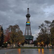 大通公園の西端はさっぽろテレビ塔