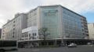 四条通り河原町通りの交差点にあります