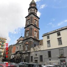 ヌオーヴァ マリーナ通り沿いのカルミネ教会