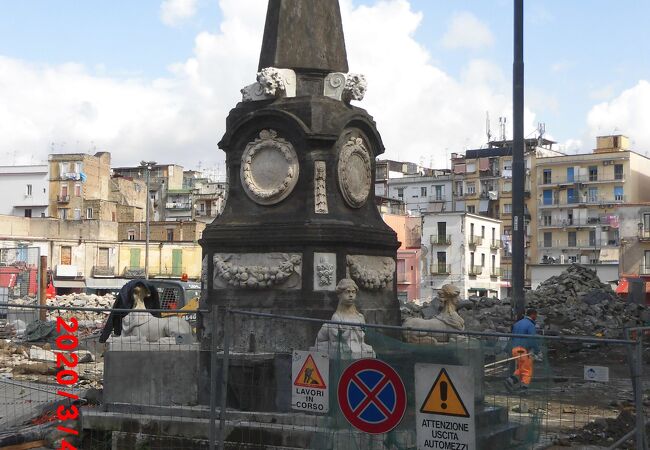 サンタ・クローチェ・アル・メルカート教会前の広場