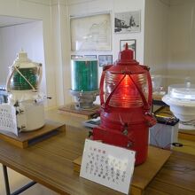 灯台のランプなどが展示されています。