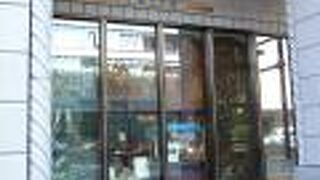 大通公園の横にあります