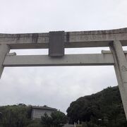 小さな神社ですが縁結びと医学の神社です。