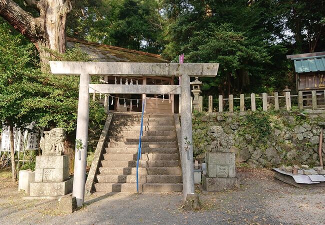 鳥羽城跡付近に立地する神社