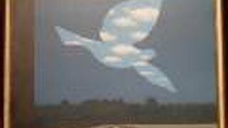 王立美術館内で地下通路で繋がるマグリット美術館へ