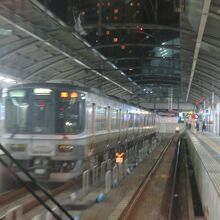 高松駅に入ります。