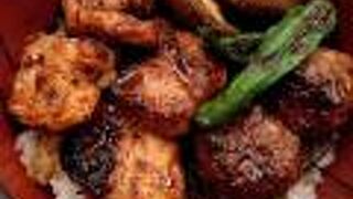 ランチオーダーしてから40分後に冷たい焼き鳥丼が提供されました