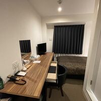 シングル。右手にユニットバスでl字型配置