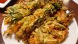 新地のビルに入居するカジュアルな韓国料理店