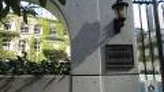 重厚な校舎です。