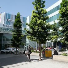 ステイション ロード沿いのメイン入口